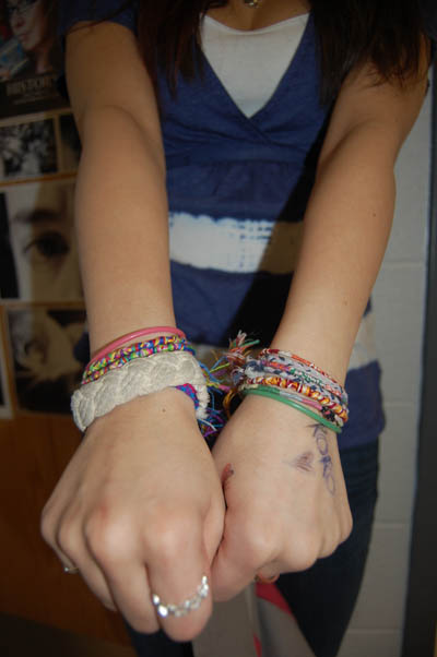 Freshman+Sydney+Wells+wears+many+handmade+and+selfmade+bracelets.