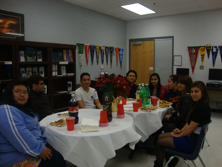 Students enjoy a pizza party in celebration of their volunteer efforts. Photo by Nahla Aboutabl.