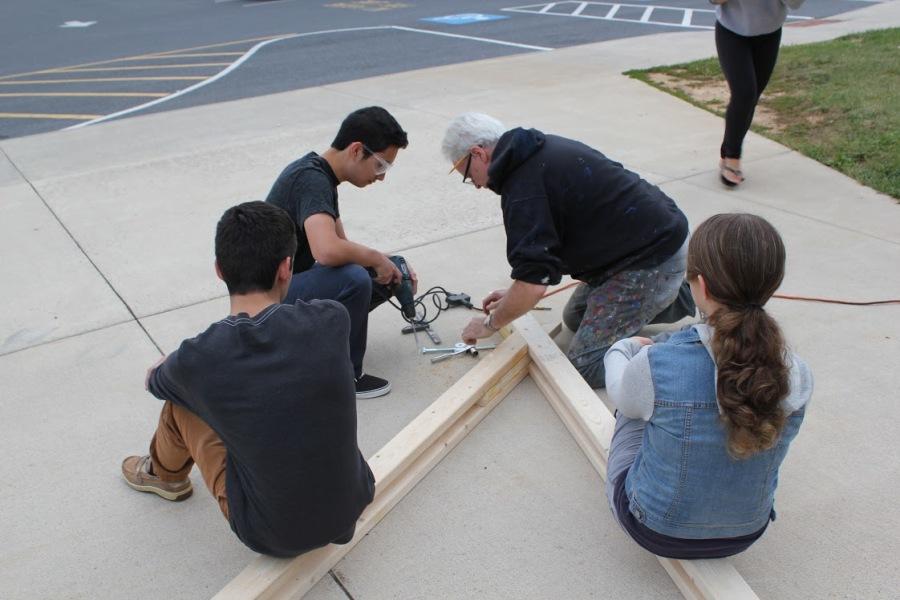 Students help artist Kevin Reese build a sculpture for HHS.