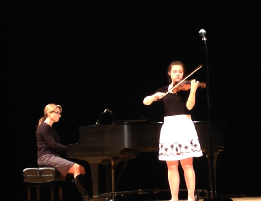 Katya+Kirilyuk+plays+violin+at+the+showcase.+