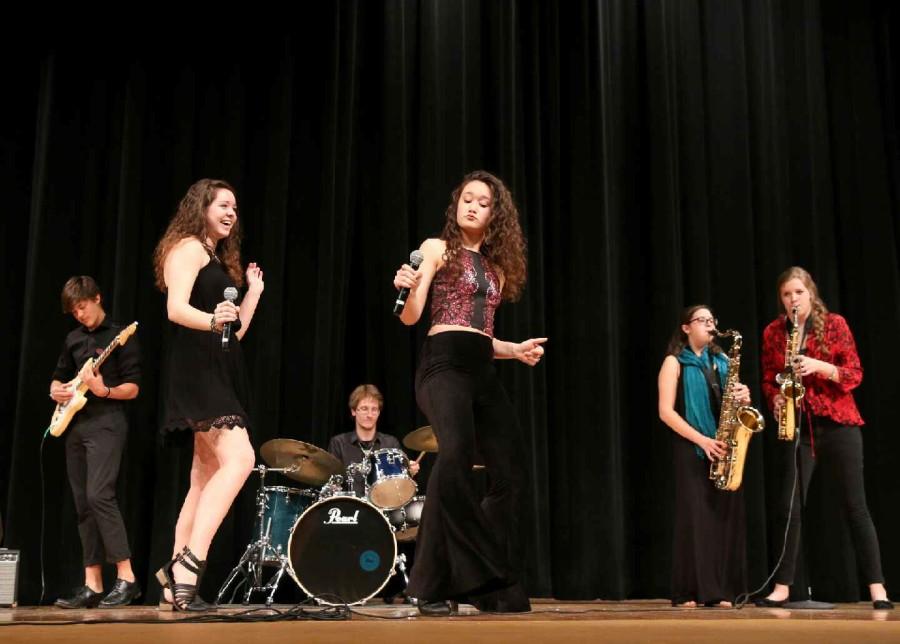 Begging+to+Differ+lead+singers+dance+to+their+music.+Seniors+Jaymie+Inouye+and+Laura+Ruple+front+the+band.+