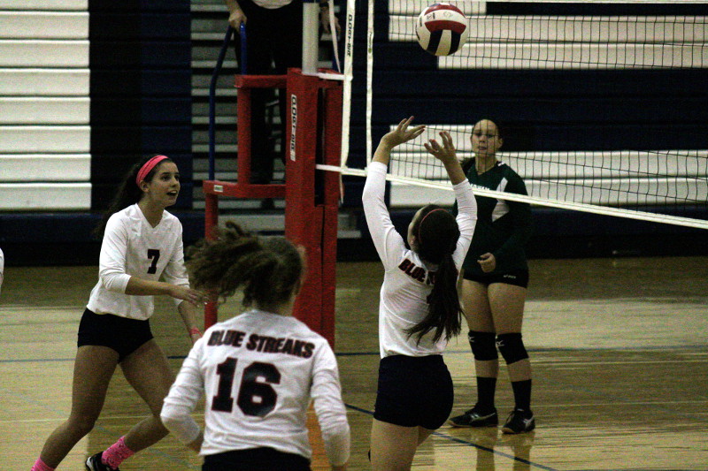 Sophomore Olivia Comer passes the ball. 