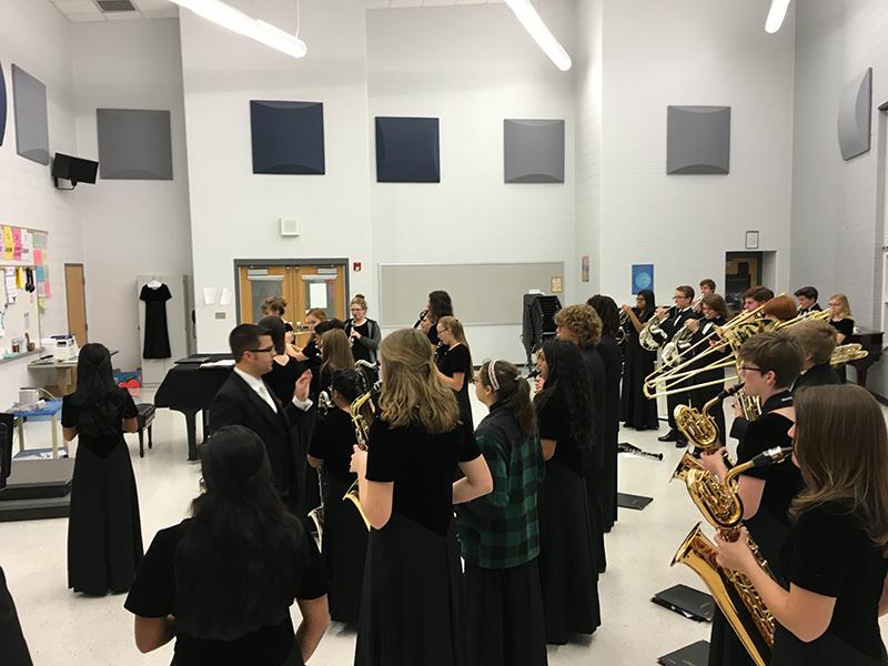 The symphonic band prepares for the concert. 