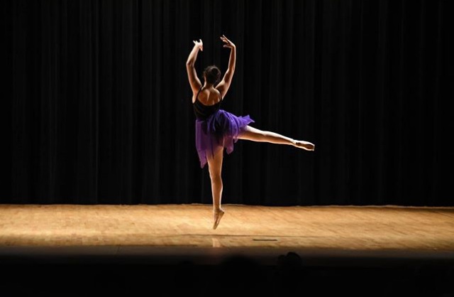 Sophomore+Sophia+Thomas+dances+to+show+her+younger+minds+eye+to+be+a+ballerina.+