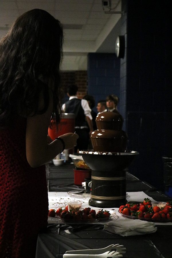 Chocolate fountain feeds students during the dance.