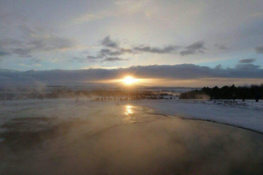 An Icelandic sunrise coming over the mountains
