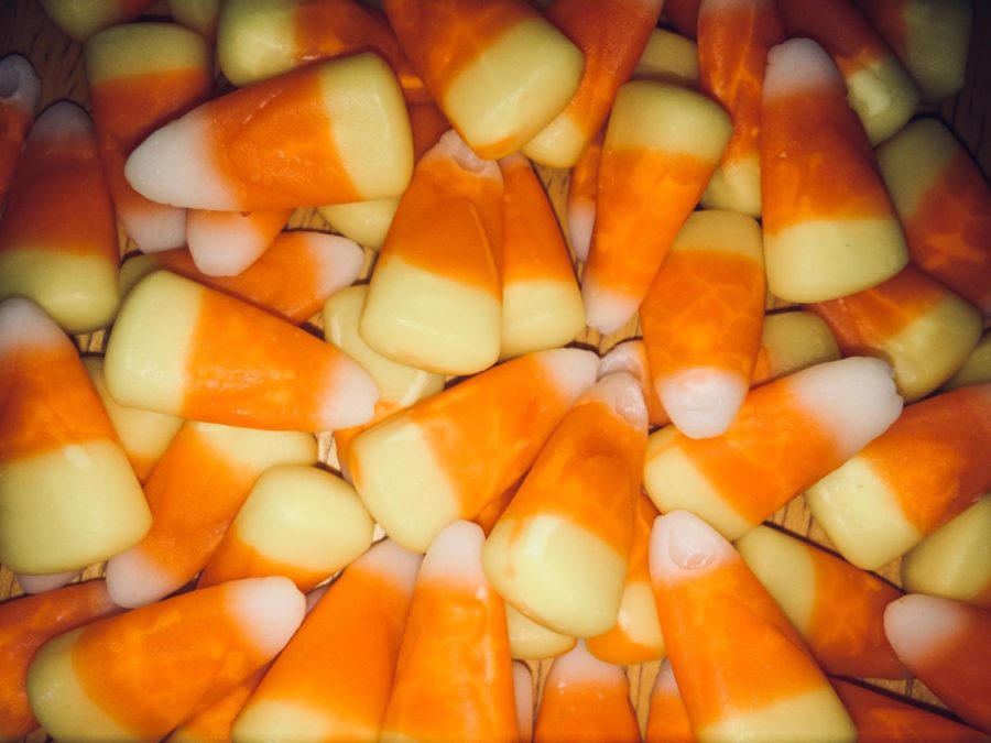 Candy Corn: You either love it, or you hate it. Theres no in between.