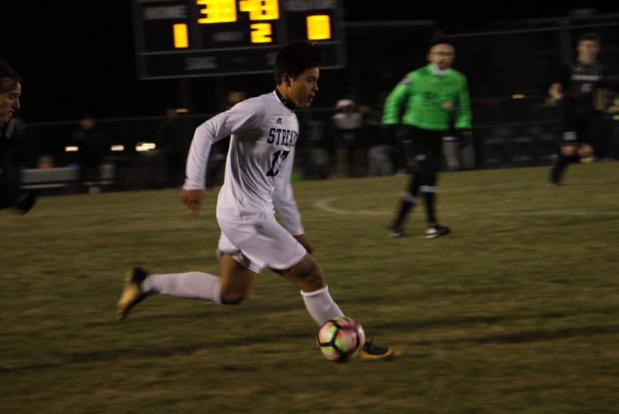 Junior Onry Guifarro drives with the ball.