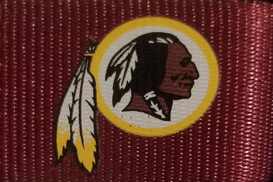 The+Redskins+logo+appears+on+a+shirt.