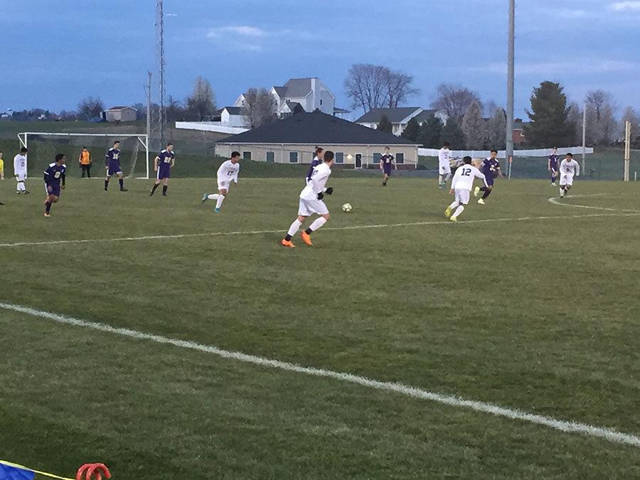 The streaks pass the ball.