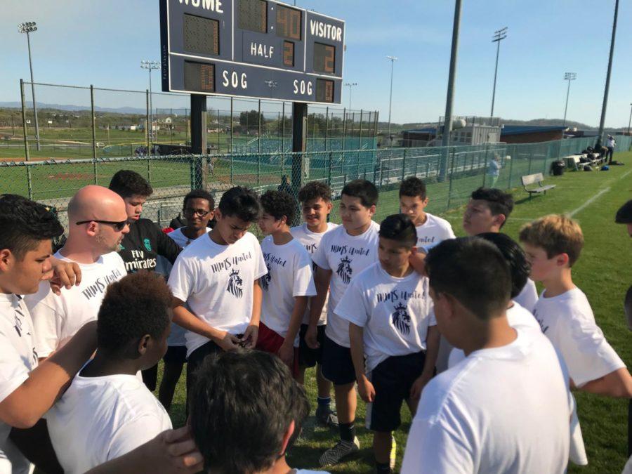 Thomas Harrison meets up to have a quick huddle in halftime. 