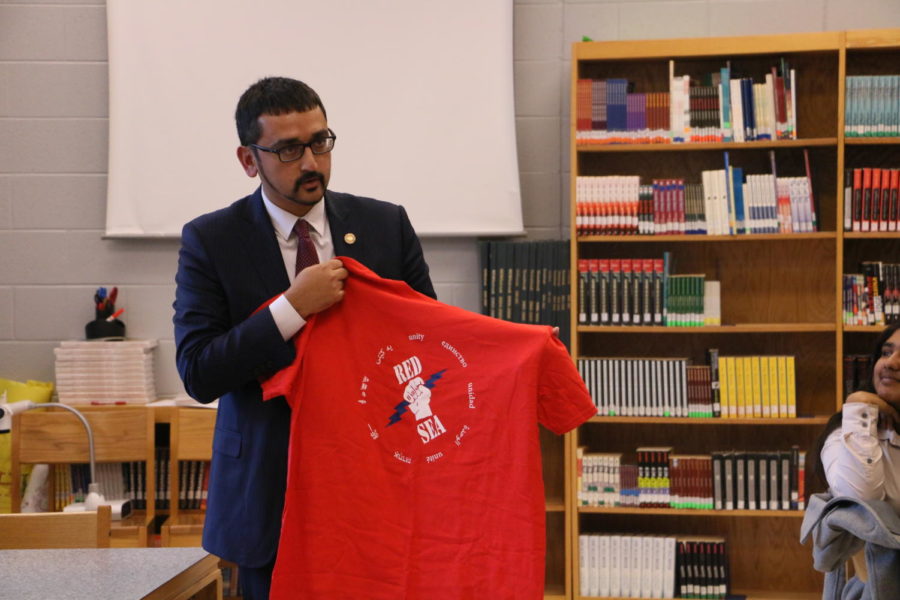 GEAR UP students and coordinators give Qarni a red-sea t-shirt as a gift for visiting. 