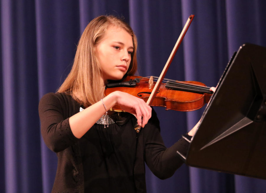 Sophomore Victoria Polishchuk starts off the concert with an all-strings piece on violin.