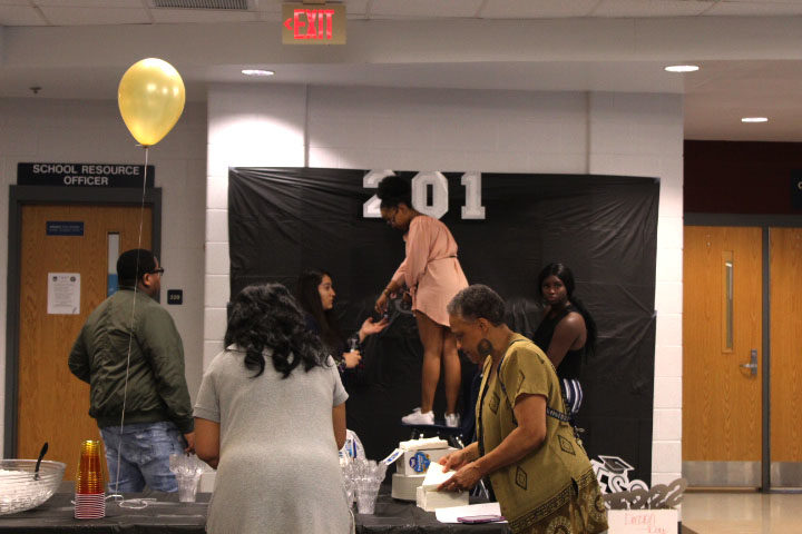 Black Student Union members and advisors come together to decorate for the banquet.