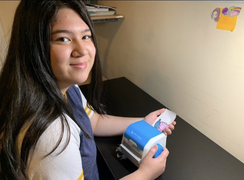 Sophomore Julia Mehegan makes a Peppa Pig sticker with her Xyron Create A Sticker machine. 