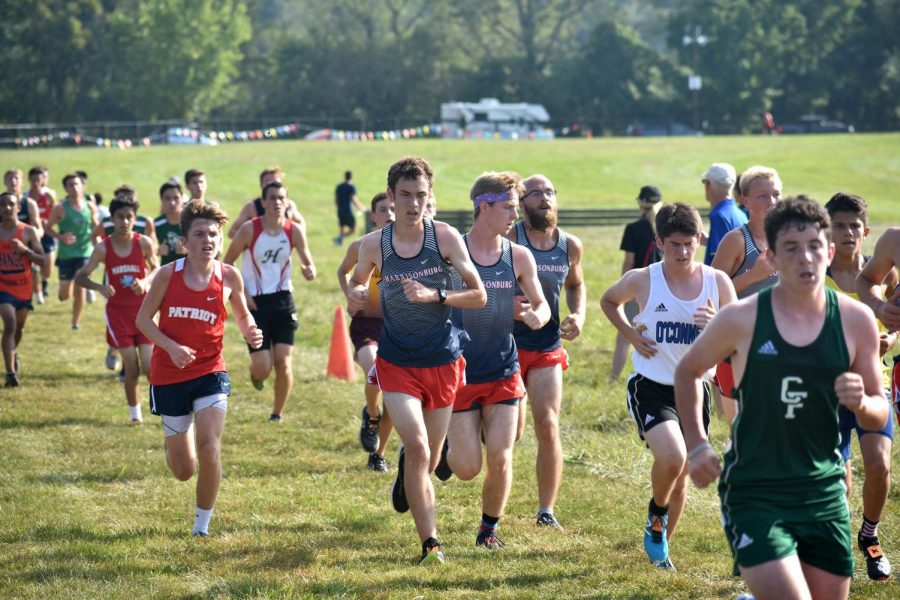 Seniors+Alex+Neufeld%2C+Michael+Hulleman+and+Elias+Wickline+run+as+a+pack+during+the+first+mile.+