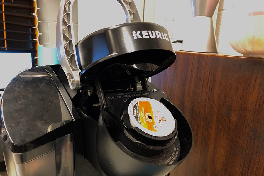 The+Keurig+in+the+back+corner+of+the+Newssteak+classroom+sits+open+as+an+editor+neglected+to+throw+away+their+used+cup.+