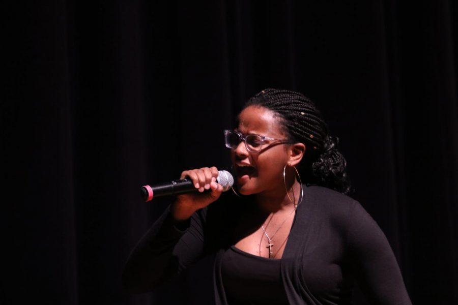 Junior+Esther+Manson+sings+V.S.O.P.+by+K.+Mitchelle+at+the+annual+BSU+Talent+Show.+The+talent+show+also+included+dance+and+spoken+word+performances.