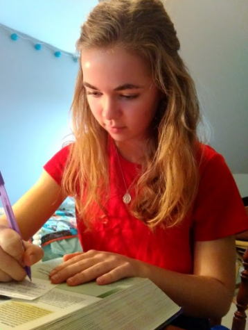 Junior Hayleigh Walton works on flashcards for her AP US History class during the mandatory closure of schools due to the coronavirus. Walton has maintained a similar schedule to her school days over the break.