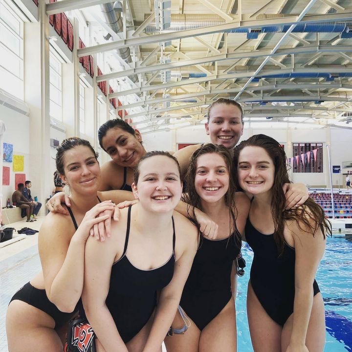 Fox+%28second+from+right%29+with+her+teammates+during+a+swim+meet.+