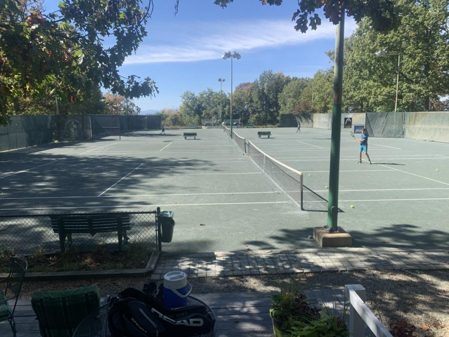 Full picture of Spotswood Country Club where Kyle goes to play tennis.