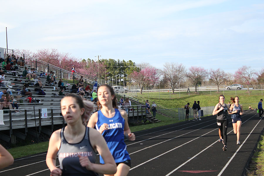 Freshman Eleanor Carter steadily running in the 1600m.