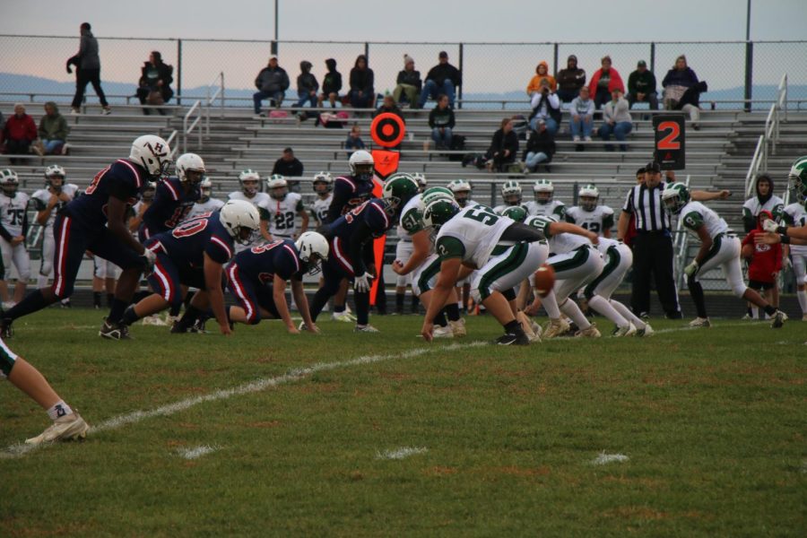 The defence gets ready to make a stop.