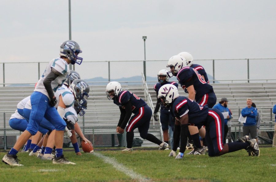 The Blue Streaks go into first down. 