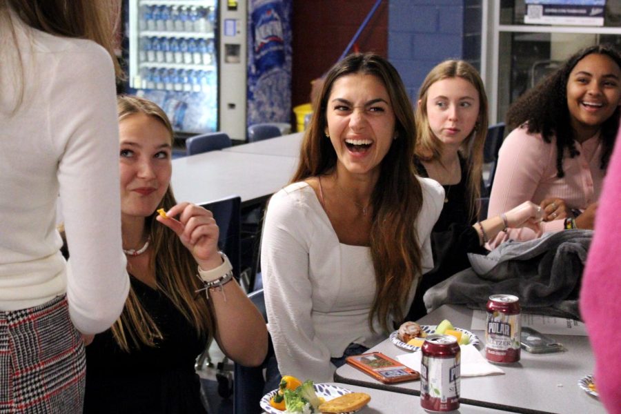 Junior Soraya Kaussler eats dinner and laughs with friends.