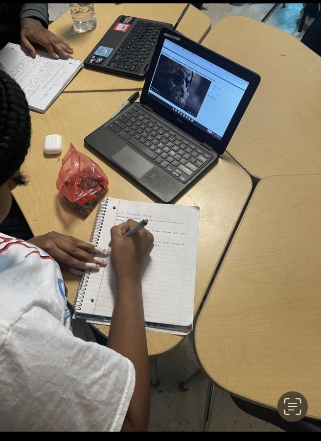 Senior Jayla Walker takes notes on African American history from a Canvas module uploaded by history teacher Joanna Maclennan. 