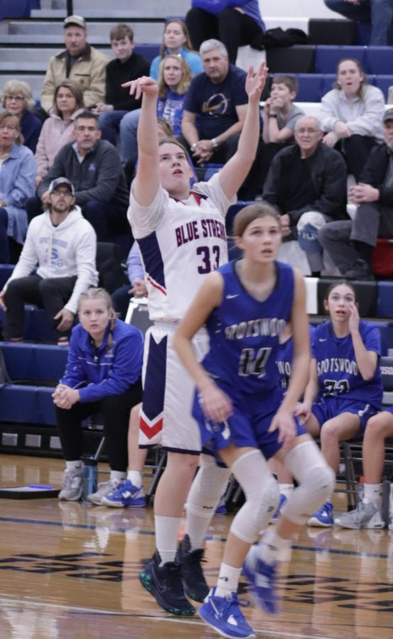 Sophomore Lily Rupe shoots over defender.