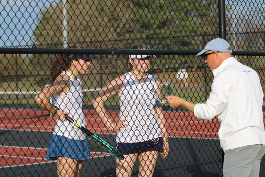 Tennis team coach, Lawson Yoder, talks to sophomores Sequoia Hall and Veronica Gutierrez after point.
