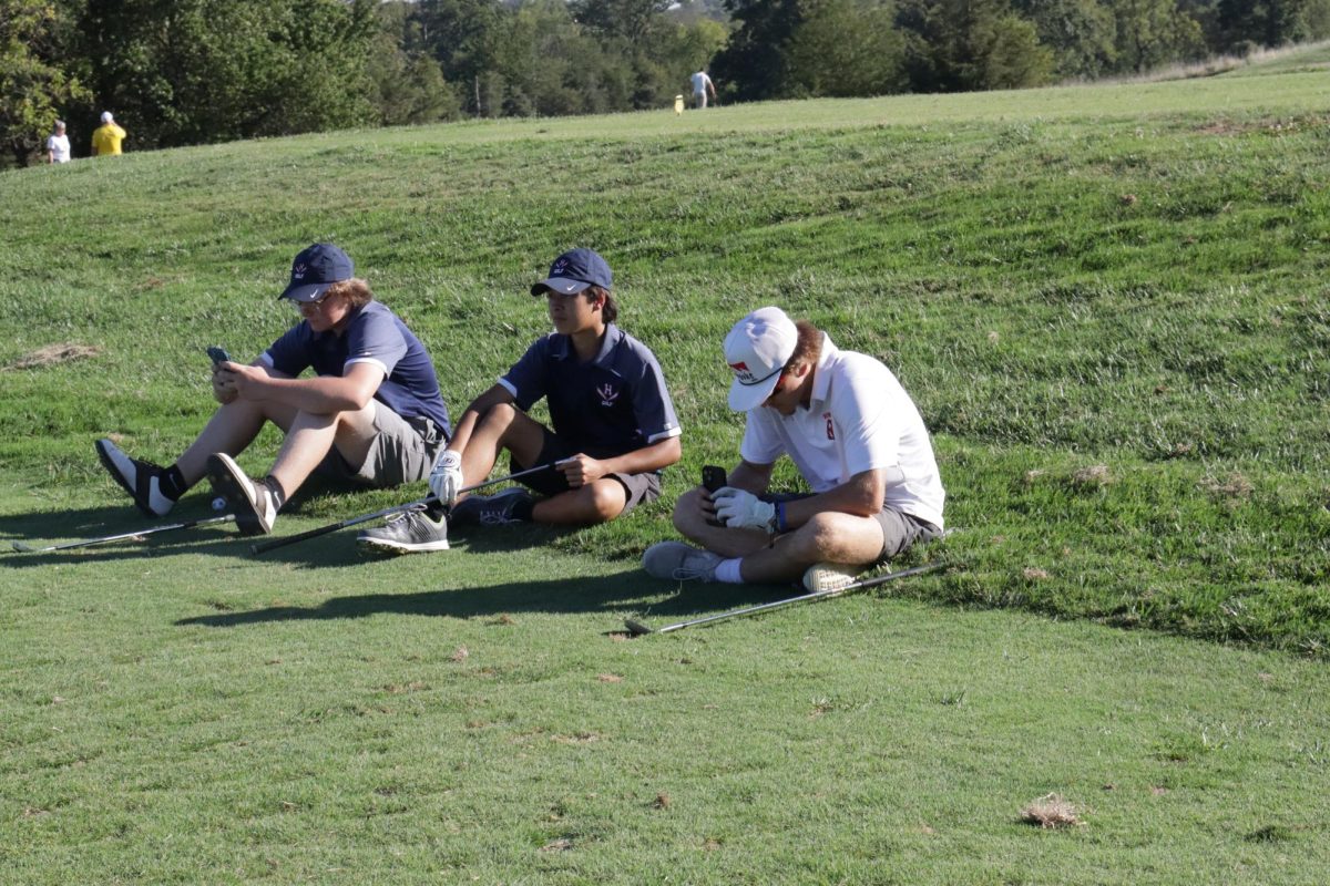 Bryan Milstead  and Josh Thomas sitting on the ground waiting for their opponent to move.  