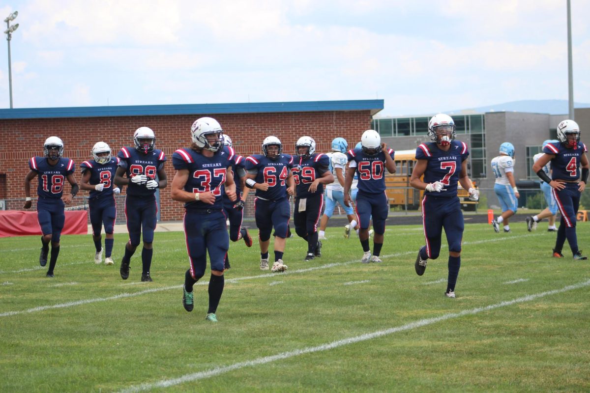 Blue streaks return to sideline after quarter ending.