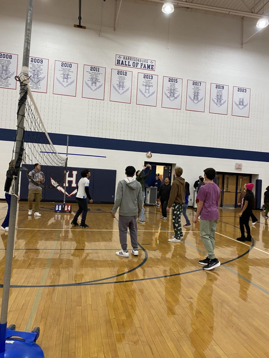 Eli Fox and other students play a game of volleyball in PE. 