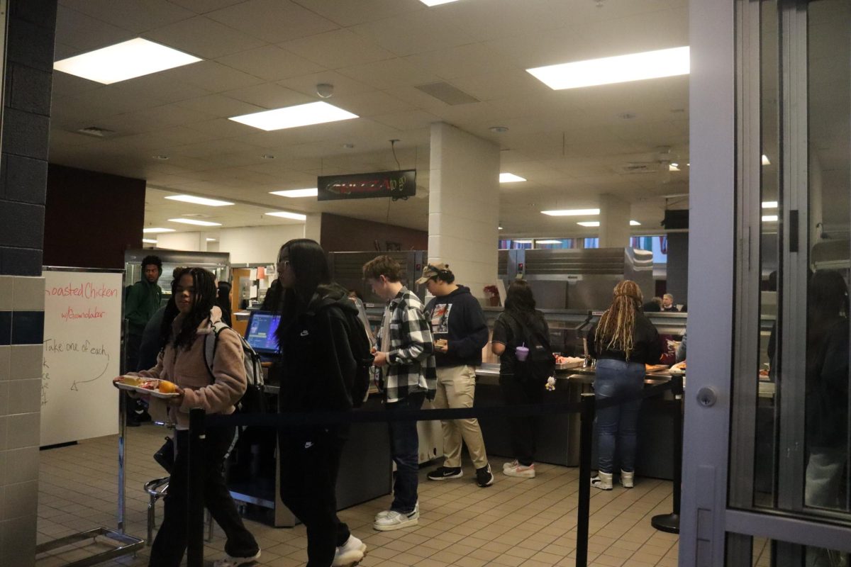 Students getting their food during B lunch.