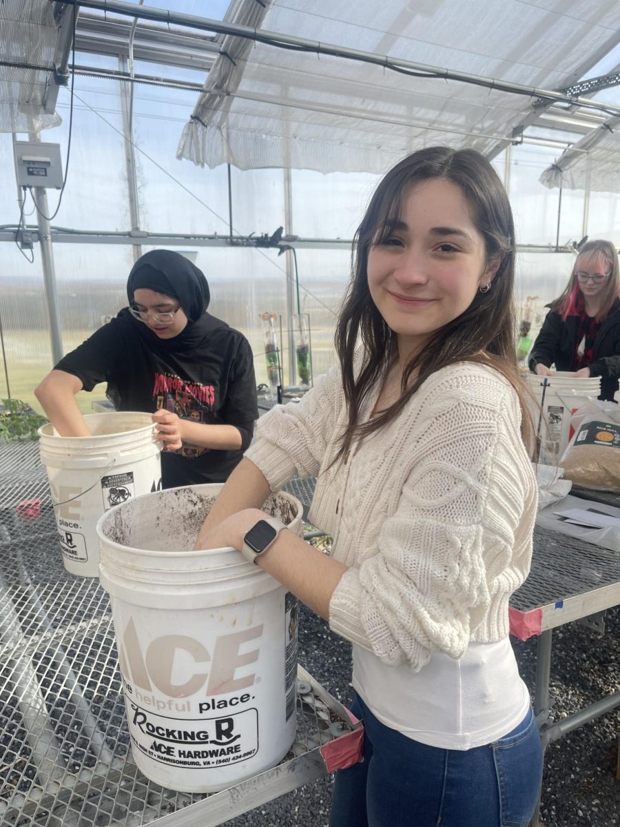 Sophomore Lizzie Godoy Barrera mixing the different kinds of seeds.