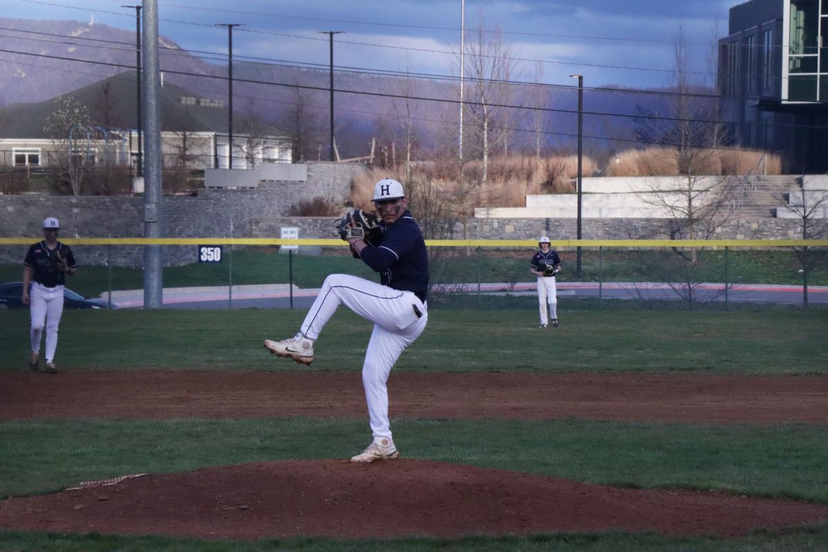 Junior Noel Cano Rocha pitches the ball.