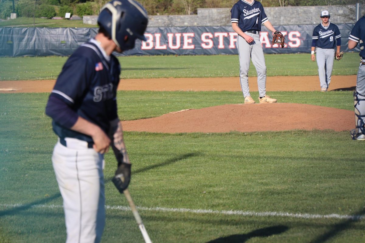 Player getting in position to hit the ball.