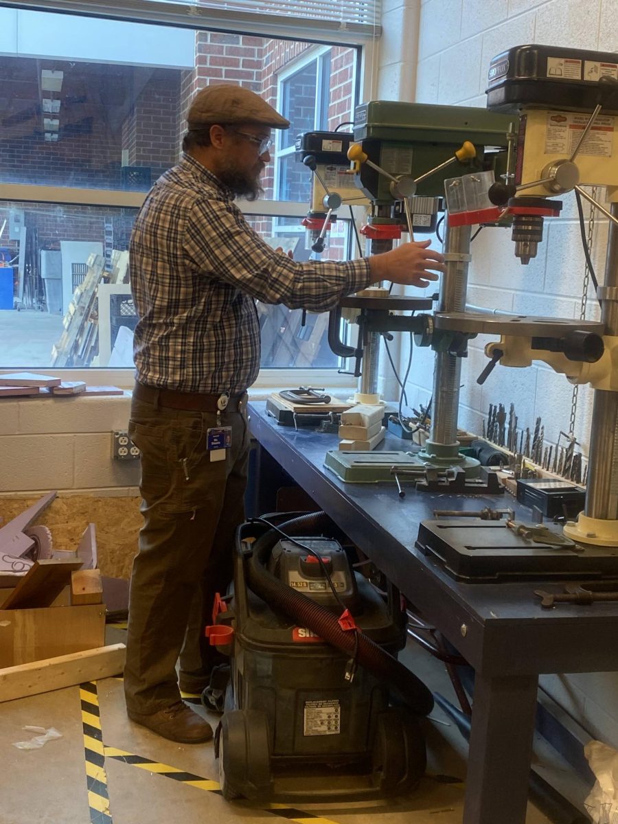  Mr. Shantz explains how to attach the drill bit onto the machine.