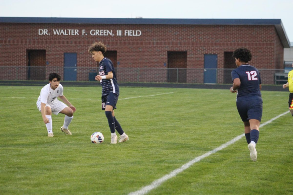 Roger Vasquez making a overlap run behind Steve Carranza.