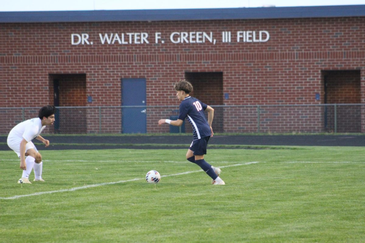 Steve Carranza taking on a 1v1 against broadway defender.