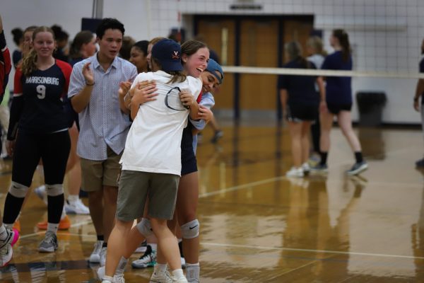 Varsity volleyball wins 3-2 against Staunton Storm