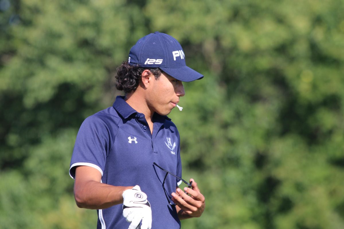 Senior Javier Molina waiting for his opponents. 