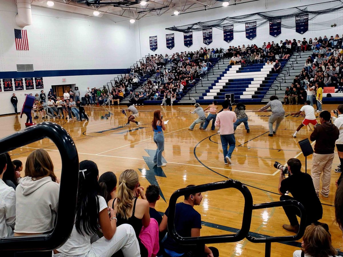 Freshmen vs. Juniors tug-of-war!