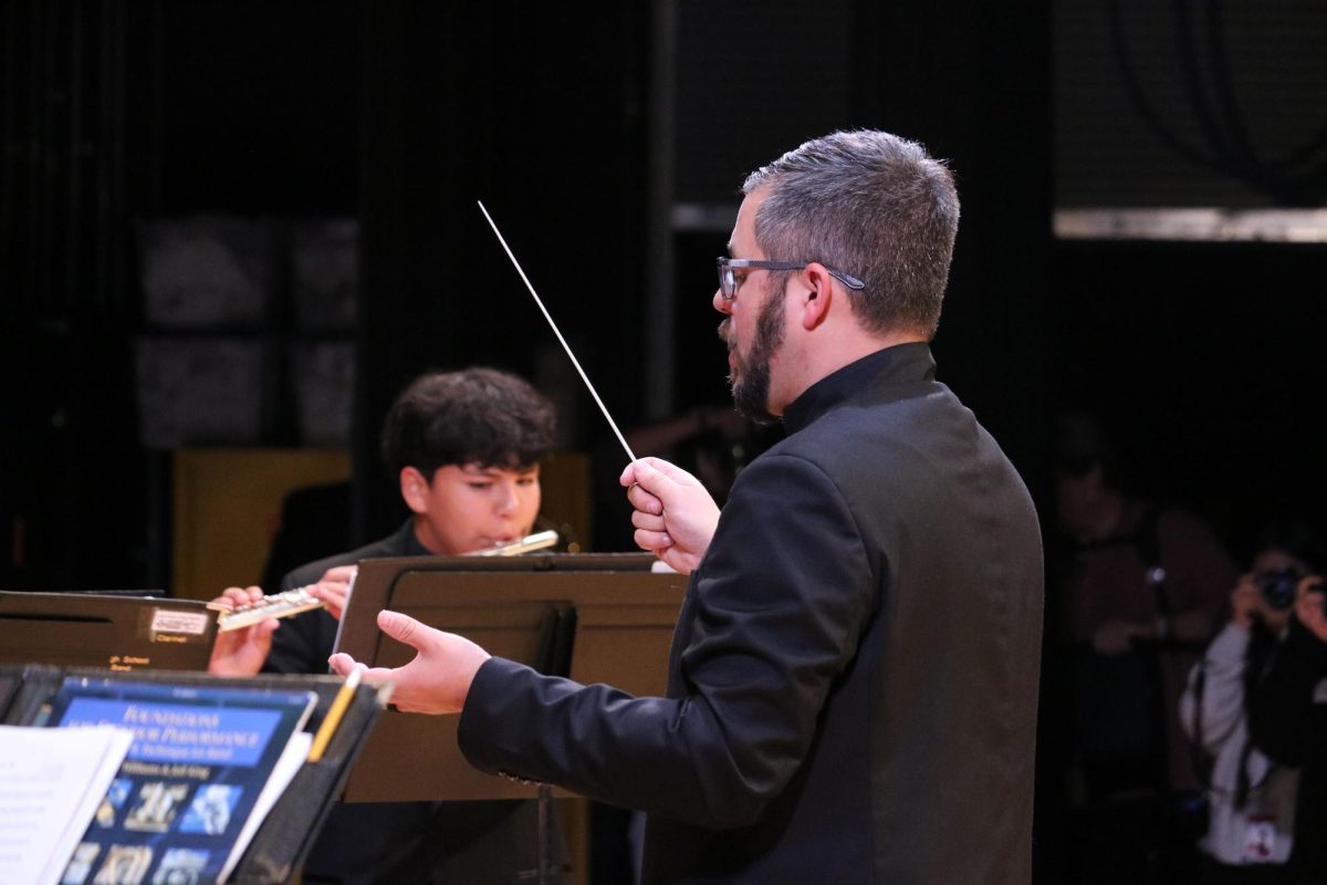 Daniel Upton conducts the band.