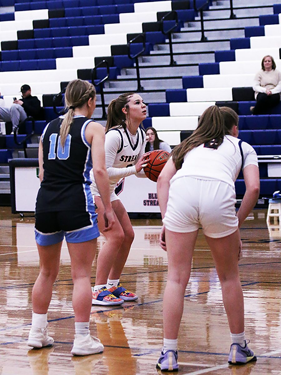Sierra Cain gets ready to shoot a free throw