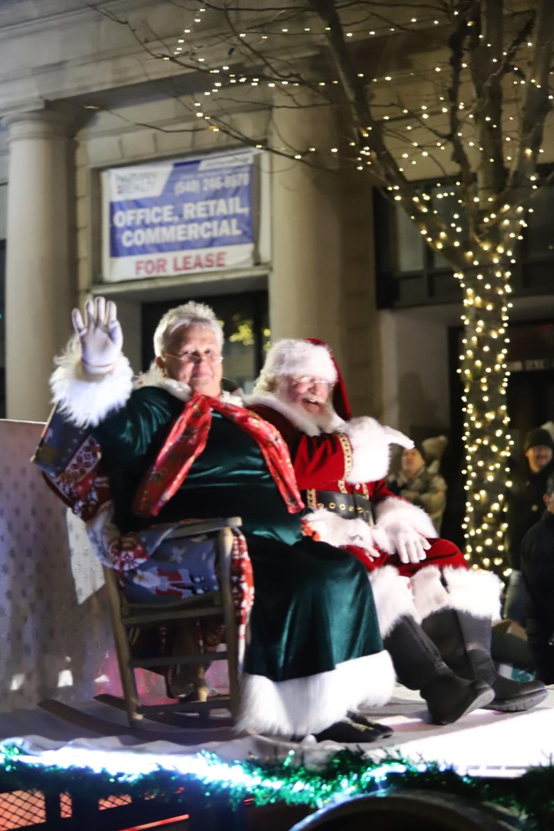 Santa Claus and Mrs.Claus ending the parade