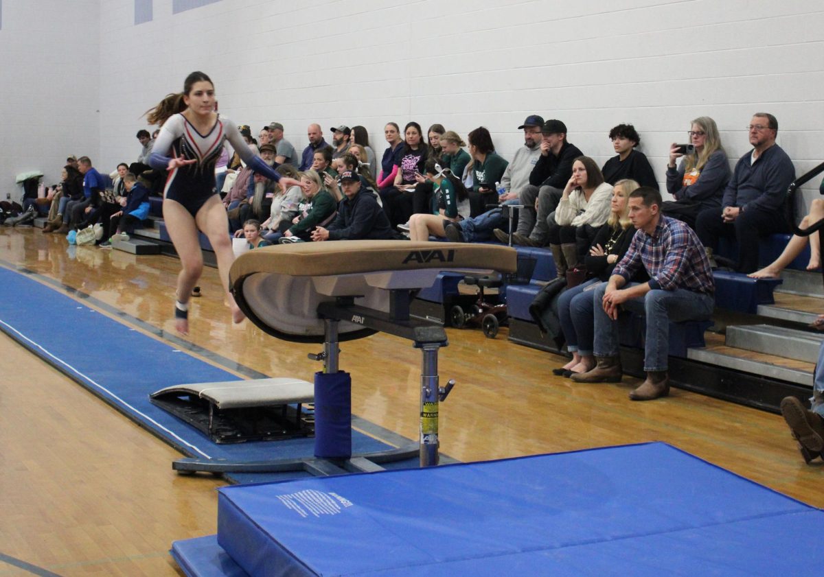 Senior Michelle Segarra runs to the vault.