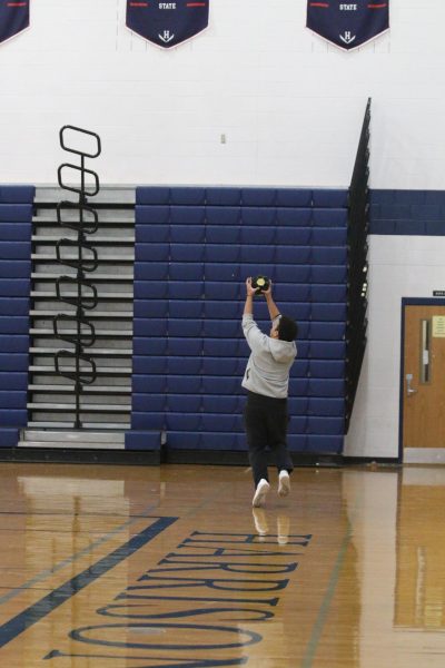 Team B catching the ball to give other team an out.